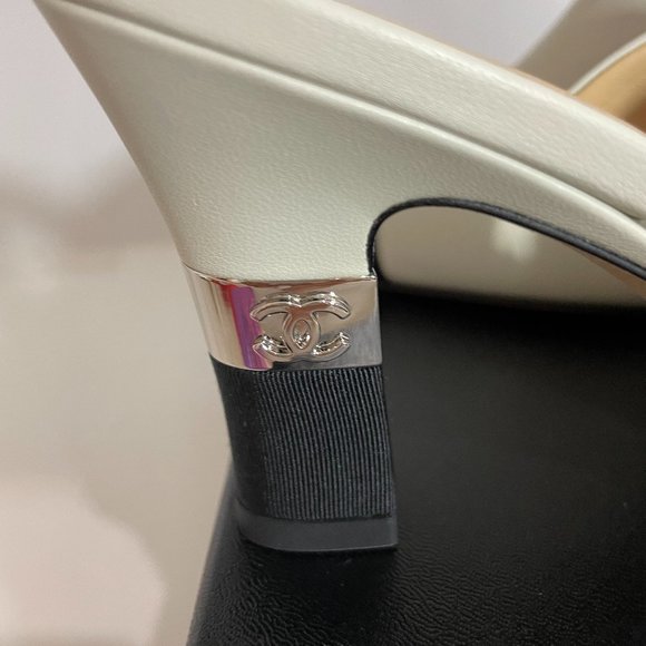 CHANEL BNWB 20P WHITE LEATHER MULES W/BLACK GROSGR - Picture 4 of 7